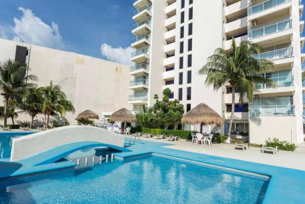 Beach Front Renewed Apartment Cancún Extérieur photo