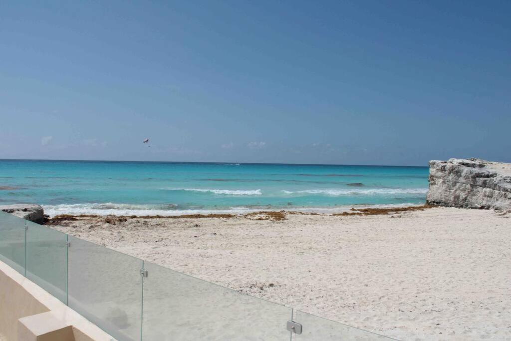 Beach Front Renewed Apartment Cancún Extérieur photo